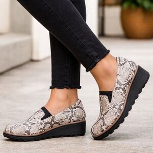 Clarks NEW!! Sharon Dolly Python Leather, Platform, Comfort Wedge Loafers 8.5M